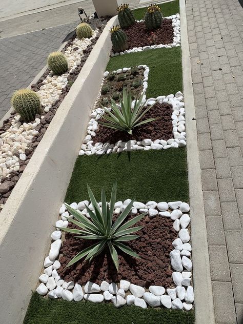 Front Garden Landscape, Small Front Yard Landscaping, نباتات منزلية, Front Yard Garden Design, Front Yard Landscaping Simple, Rock Garden Landscaping, Front House Landscaping, Outdoor Gardens Design, Garden Yard Ideas