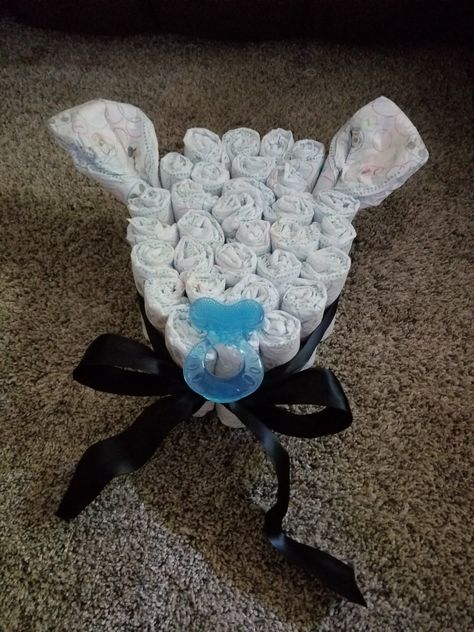 Western Diaper Cake Boys, Cow Diaper Cake Baby Boy, Bulls And Heifers Gender Reveal, Hiland Cow Baby Shower Ideas, Baby Girl Cow Baby Shower Ideas, Cow Theme Gender Reveal Ideas, Holy Cow Baby Shower Theme Boy, Gender Reveal Ideas Cow Theme, Baby Cow Baby Shower Theme