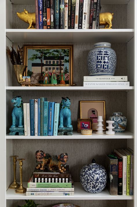 Details to Notice: A Fresh Take on Tradition - Emily A. Clark Blue And White Pillows, Shelf Decor Living Room, Bookcase Display, Styling Shelves, Bookcase Styling, Bookcase Decor, Decorating Home, Home Decor Ideas Living Room, Bookshelf Styling