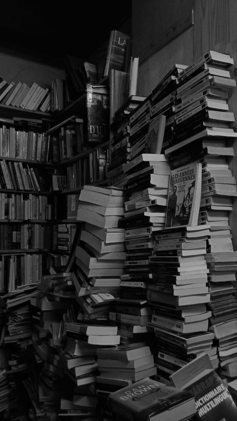 Book Aesthetic Black And White, Book Aesthetic Black, Vintage Halloween Wallpaper, Black And White Books, Aesthetic Black And White, Black And White Photo Wall, Dream Library, Black Wallpaper Iphone Dark, Aesthetic Wallpaper Iphone