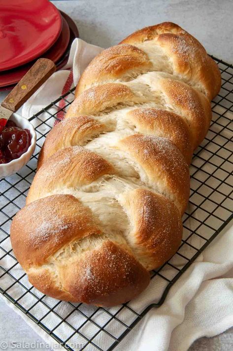 Crazy-Good Swedish Yeast Bread for the Bread Machine (+Video) | Salad in a Jar Best Bread Machine Recipes, Cardamom Bread Recipe, Ring Recipes, Swedish Bread, Cardamom Bread, Best Bread Machine, Bread Machine Recipe, Bread Sweet, Bread Maker Recipes