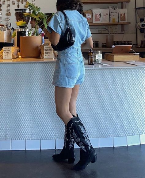 Cowboy boots street style 70s Outfits Cowboy Boots, City Cowboy Boots Outfit, Casual Dresses With Cowboy Boots, Heel Cowboy Boots Outfit, Overall And Cowboy Boots, Punk Cowboy Boots Outfit, New York Cowboy Boots Outfit, Cowgirl Boots Outfit Grunge, Cool Cowboy Boots Outfit