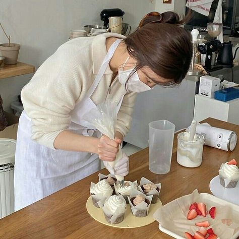 Bakery Clothes Style, Korean Things Aesthetic, Bakery Aesthetic Girl, Bakery Girl Aesthetic, Japanese Clothes Aesthetic, Korean Bakery Aesthetic, Korean Soft Aesthetic, Japanese Cafe Aesthetic, Cafe Aesthetic Korean