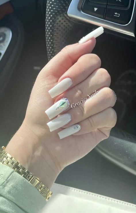 White Acrylic Nails With Jewels, Gel X Nails With Rhinestones, Basic White Nails With Rhinestones, Simple White Nails With Rhinestones, White Nail Gem Designs, White Nails With Pink Rhinestones, Rhinestone White Nails, White Nails With Jewels Rhinestones, All White Nails With Rhinestones