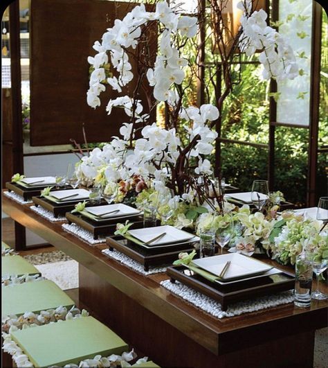 Asian Table Decorations, Asian Wedding Table Decor, Asian Inspired Table Settings, Asian Themed Dinner Party Decor, Zen Wedding Decor, Asian Table Decor, Asian Centerpiece Ideas, Sushi Table Setting Ideas, Japanese Dinner Party Table Settings