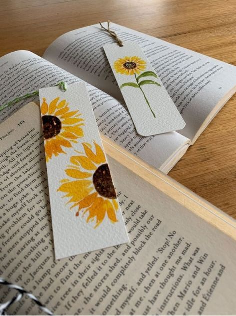 Handmade Bookmarks Diy, Creative Bookmarks, Bookmark Craft, Watercolor Bookmarks, Diy Watercolor Painting, Diy Bookmarks, Book Markers, 수채화 그림, Diy Watercolor