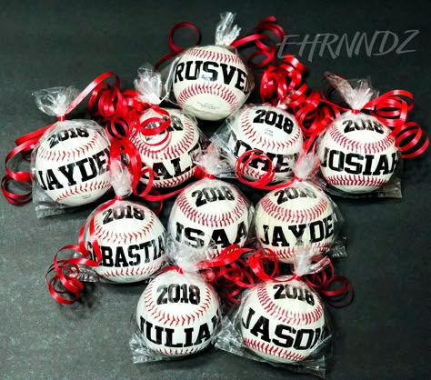 Baseball end of season team gifts ⚾️❤️ #teammom #personalized #baseballs Tee Ball End Of Season Party, End Of Season Tball Party Ideas, Tball Party Gifts, Teeball End Of Season Party, End Of Season Baseball Team Party, End Of Year Tball Gifts, Tee Ball Team Gifts, T Ball Gifts For Players, Tball End Of Season Gift