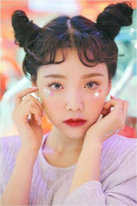 Byeon Jeongha 2019-05-08 Pastel Color Makeup Looks, Cupcake Photoshoot Model, Make Up With Sticker, Star Stickers On Face, Sticker Face Aesthetic, Sticker Make Up, Makeup With Stickers, Stickers On Face, Face Stickers Makeup