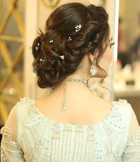 Styled in Pakistan on Instagram: “How stunning are these bun hairstyles with floral details?🌸 (All hairstylists/salons are tagged on the right side of each picture)” Bridals Pakistani, Pakistani Hair, Pakistani Wedding Hairstyles, Messy Braided Hairstyles, Low Bun Wedding Hair, Pakistani Bridal Hairstyles, Side Bun Hairstyles, Pakistan Wedding, Sana Khan