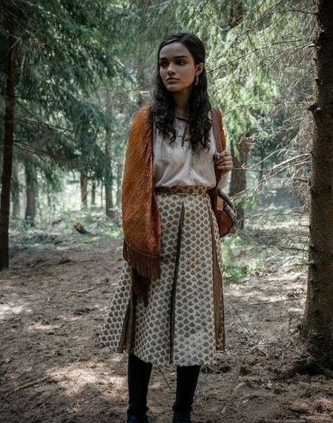 Hunger Games Outfits, Snake Costume, Ballad Of Songbirds And Snakes, Hunger Games Fandom, Songbirds And Snakes, Rachel Zegler, Gray Aesthetic, Grey Outfit, The Hunger Games