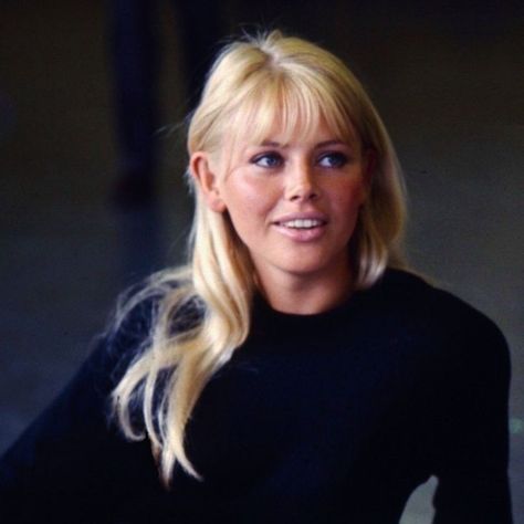 Vintage Bangs, Britt Ekland, Haircut And Color, Dream Hair, Drama Series, Pretty Hairstyles, Hair Looks, Hair Goals, New Hair