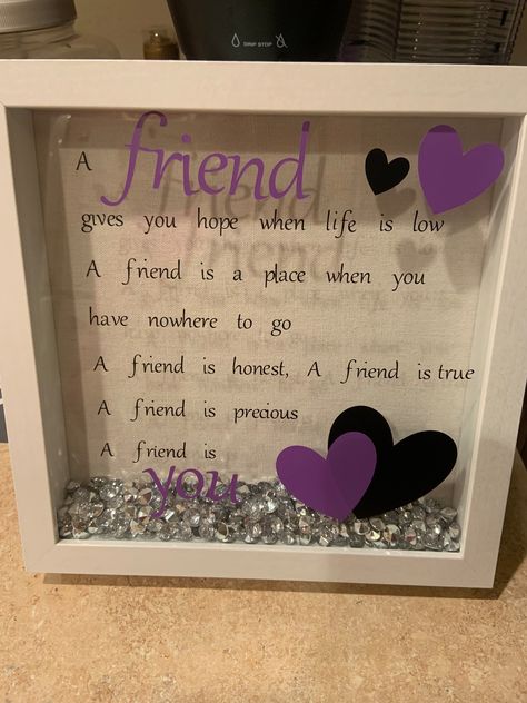 Bestie Gifts Cricut, Shadow Box For Best Friend, Shadow Box Ideas For Best Friend, Shadow Box Gift Ideas Friends, Shadow Box Ideas For Friends, Friendship Shadow Box Ideas, Cricut Friend Gifts, Cricut Friends Gift Ideas, Friend Shadow Box Ideas