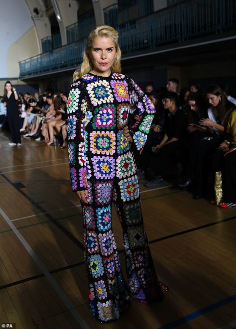 Paloma Faith catches the eye in a crochet quilt-inspired jumpsuit at the Ashish LFW show Celebrity Wearing Crochet, Celebrity Crochet Outfits, Granny Square Jumpsuit, Celebrity Crochet, Crochet Fashion Trends, Crochet Jumpsuit, Crochet Trendy, Ella Eyre, Crochet Jumpsuits