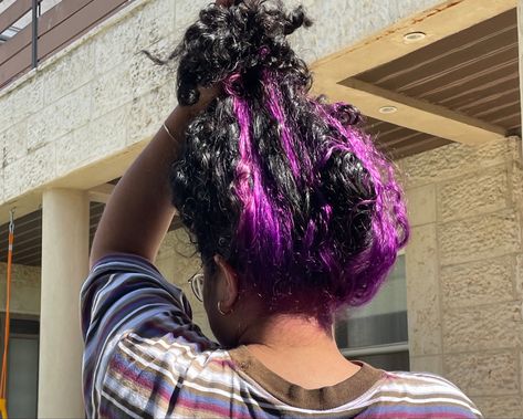 Underhair Color Dyed Hair, Dyed Underlayer, Dyed Underlayer Curly Hair, Underhair Dye, Purple Natural Hair, Dyed Hair Purple, Pink Hair Dye, Brown Curly Hair, Dyed Natural Hair