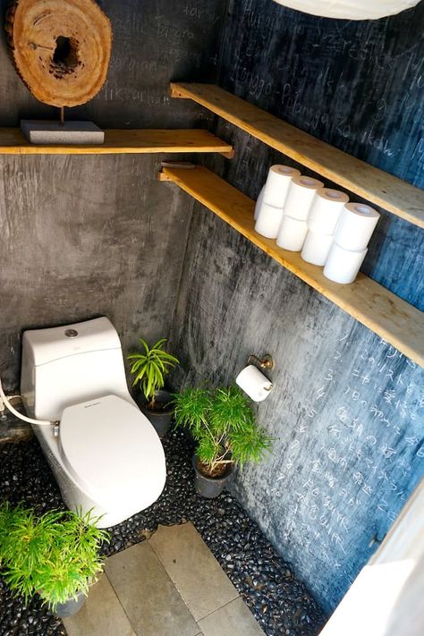 Outdoor Toilet And Shower, Bali Swing, Outside Toilet, Toilet Outdoor, Casa Hobbit, Outdoor Bathroom Design, Outdoor Toilet, Outdoor Baths, Cafe Shop Design