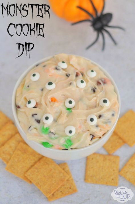 Cookie Dip, Halloween Dip, Halloween Food Appetizers, Cookie Dough Dip, Spooky Snacks, Halloween Snack, Monster Cookie, Halloween Party Snacks, Monster Eyes