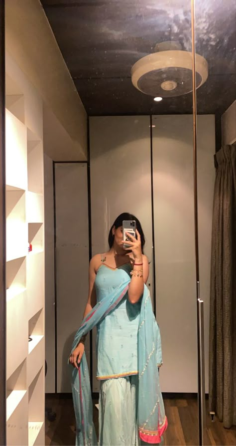 Indian Outfit Mirror Selfie, Traditional Mirror Selfie, Suit Mirror Selfie, Indian Fancy Dress, Simple Kurta Designs, Desi Fashion Casual, Self Portrait Poses, Traditional Indian Outfits, Classy Photography