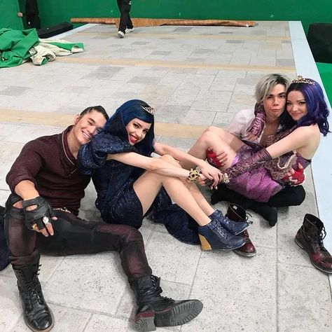 Jay Descendants, Carlos Descendants, Descendants Pictures, Mal Descendants, Disney Descendants Movie, Descendants Characters, Mal And Evie, Old Disney Channel, Disney Descendants 3