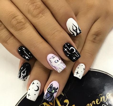 Toothless Nails Dragon, Toothless Nail Art, Httyd Nails, How To Train Your Dragon Nails, Toothless Nails, Maleficent Nail Art, Maleficent Nails, Cat Nail Art, Dragon Nails