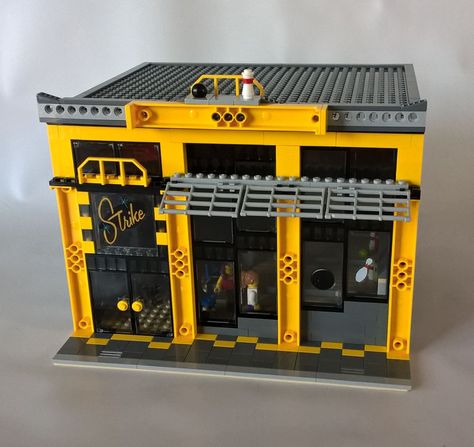 BIKE SHOP by Lukasz Libuszewski Lego Minion, Cafe Corner, Lego House Ideas, Lego Buildings, Lego Table, Lego Ship, Lego Modular, Home Building Tips, Lego Mini