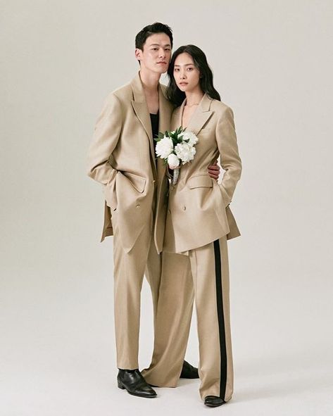 Pose Korean, White Wedding Suit, Wedding Photo Studio, Couples Modeling, Studio Poses, Wedding Backdrop Design, Korean Wedding, Wedding Couple Poses, Photoshoot Concept