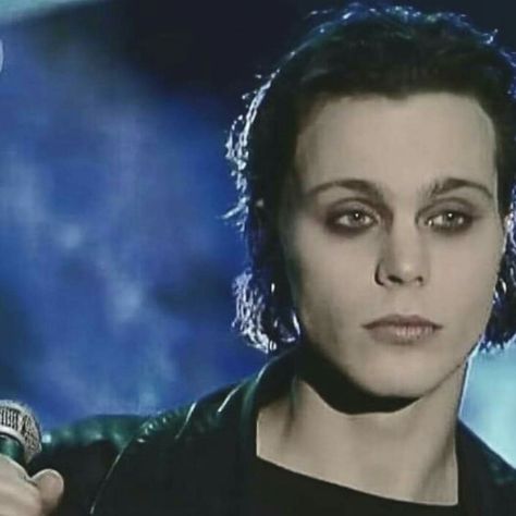 Ville Valo 90s, 90s Pfp, Vile Valo, Jonathan Rhys Meyers, Band Group, Ville Valo, Oblivion, Emo Boys, Music Bands