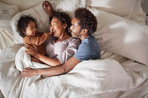 Family laughing and snuggling in bed together. Family Lifestyle photography San Francisco & Los Angeles Kitchen Lifestyle Photography, Snuggling In Bed, Family Lifestyle Photography, Cuddles In Bed, Family Bed, African American Family, Los Angeles Lifestyle, Lifestyle Photography Family, Family Reading