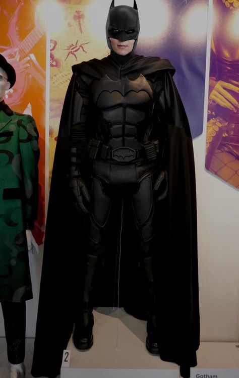 Villains Costumes, Heroes And Villains Costumes, Iron Batman, Suits Ideas, New Justice League, Batman Suit, Batman Cosplay, Batman Pictures, Villain Costumes