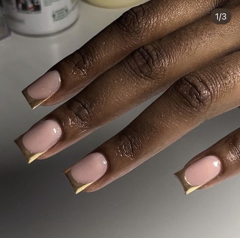 Gold French Nails Square, White And Gold Nails Acrylic Short, Pink Nails With Gold Tips, Pink And Gold French Tip Nails, White And Gold Short Nails, Pink And Gold Nails Short, Gold Nails Acrylic Short, Golden French Tip Nails, Short Chrome French Tip Nails