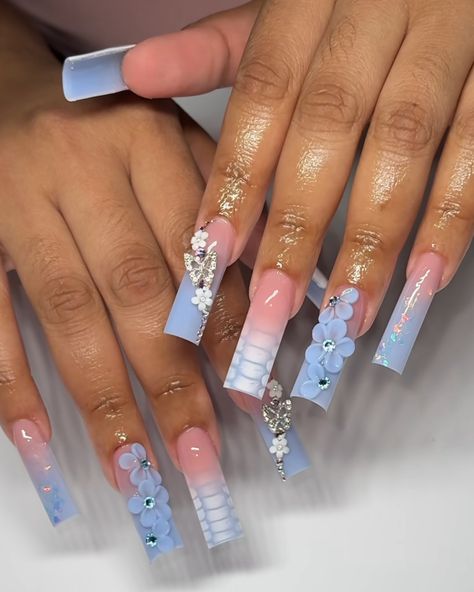 Powder Blue Nail Ideas, Baddie Nail Designs Blue, Blue Long Nails Acrylic, Sky Blue Almond Nails, Powder Blue Nails Designs, Short Nail Designs Blue, Blue Baddie Nails, Nails Red And Blue, Baddie Nails Acrylic Blue