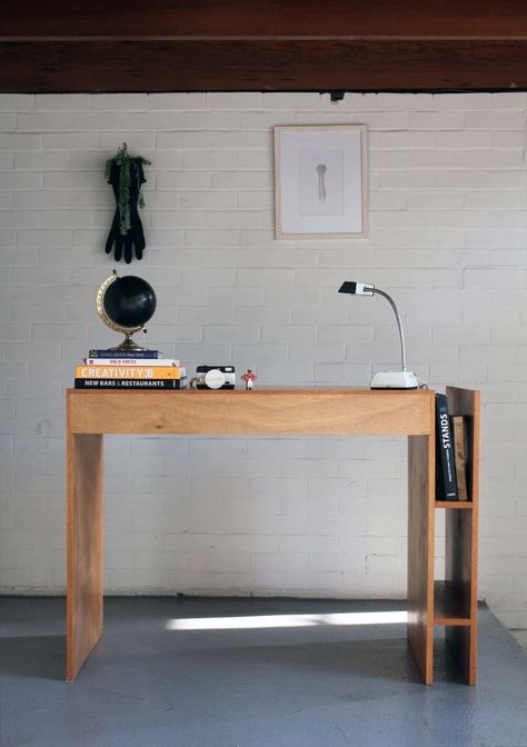 Plywood Desk, Simple Furniture, Plywood Furniture, Desk Ideas, Creative Furniture, Home Office Setup, Wooden Desk, Woodworking Furniture, Study Table