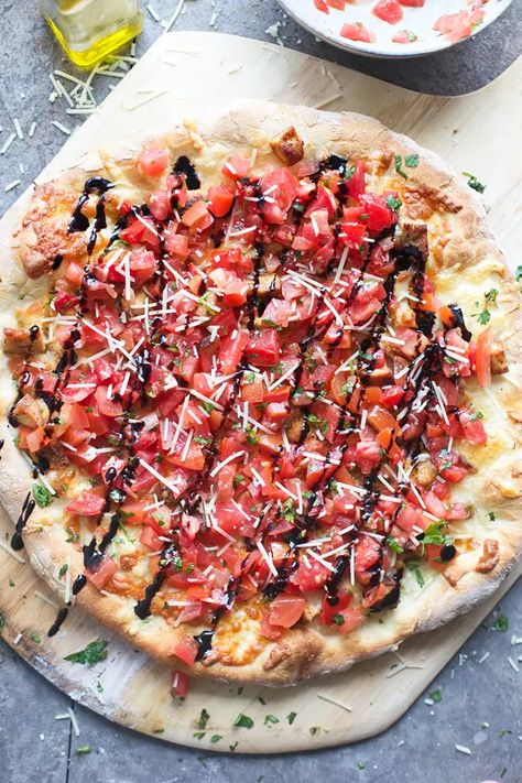 Easy Bruschetta Chicken Pizza - Cooking for Keeps Bruschetta Pizza, Easiest Dinner, Pizza Cooking, Pizza Lasagna, Easy Bruschetta, Bruschetta Toppings, Pizza Roll, Bruschetta Chicken, Grilled Pizza