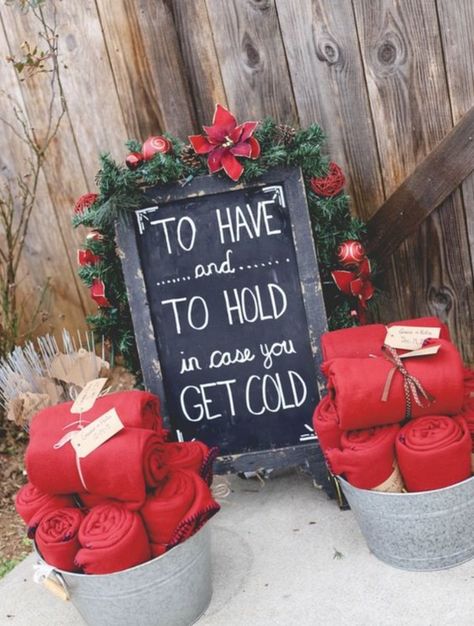 Rehearsal Dinner Christmas Theme, Wedding Dresses December, Christmas Country Wedding Ideas, December Wedding Food Ideas, Country Christmas Wedding Ideas, Christmas Wedding Ideas Bridesmaids, Christmas Micro Wedding, Red And Green Winter Wedding, Rustic Christmas Wedding Decor