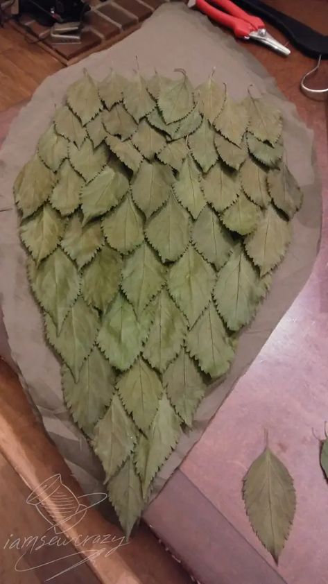 Forest Princess Costume, Magical Forest Costume, Fairy Cape Diy, Forest Costume Diy, Forest Elves Costumes, Ren Faire Costume Fairy Diy, Earth Fairy Cosplay, Forest Sprite Costume, Woodland Fairy Costumes