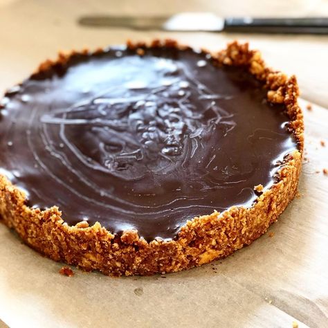 Eva Aiach on Instagram: “Addiction . 👉🏽stories for recipe . . . . #chocolat #chocolate #tarteauchocolat #dessert #parve #kosherfood #sweetooth  #homemade…” Peanut Butter Tart, Orange Custard, Chocolate And Orange Tart, Cardamom Spice, Festive Dessert Recipes, Ganache Tart, Butter Tart, Chocolate Ganache Tart, Luxurious Chocolate