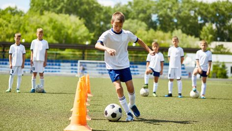 Youth sport is becoming an increasingly serious business, driven by the belief that early success is an accurate indicator of potential Kids Playing Sports, Kids Playing Football, Soccer Outfit, Sports Event, Soccer Practice, Youth Football, Youth Soccer, Sports Themed Party, Playing Football