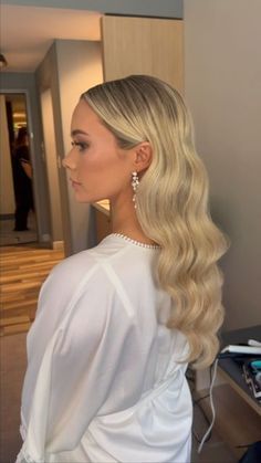 Hairstyles For Strapless Dresses Prom, Veil Long Hair Down, Wedding Long Blonde Hair, Ball Hair Down, Wedding Hair Front Pulled Back, Strapless Formal Dress Hairstyles, Bridal Hair Blonde Long, Pinned Curled Hair, Bridal Hair Out