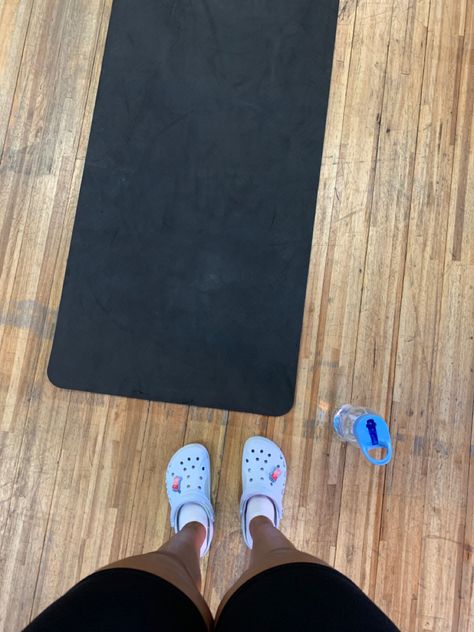 Mat pilates with light blue crocs Crocs Blue Calcite, Blue Crocs Outfit, Light Blue Crocs, Crocs Outfit, Pilates Outfit, Blue Crocs, Mat Pilates, Blue Calcite, Pilates