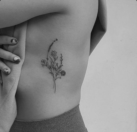 Flower On Rib Tattoo, Woman Ribs Tattoo, Birth Flower Bouquet Tattoo Ribs, Rib Birth Flower Tattoo, Rib Floral Tattoos For Women, Side Of Ribcage Tattoo, Birth Flower Tattoos On Ribs, Dainty Flower Rib Tattoo, Bouquet Of Flowers Tattoo Ribs