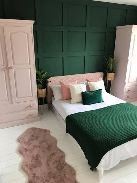 Interior Design Modern Bedroom, Emerald Bedroom, Pink Green Bedrooms, Living Room Modern Farmhouse, Nook Bedroom, Farmhouse Modern Decor, Dark Green Rooms, Home Decor Modern Farmhouse, Green Bedroom Walls