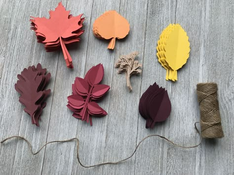 Paper Leaf Wreath, Autumn Garland, Company Paper, Leaves Wreath, Autumn Paper, Paper Leaves, Paper Scrapbook, Wreaths And Garlands, Leaf Garland