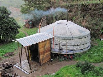 Yurt porch Yurt Ideas, Yurt Life, Building A Yurt, Small Wood Burning Stove, Mongolian Yurt, Cabin Bar, Yurt Home, Yurt Living, Yurt Tent