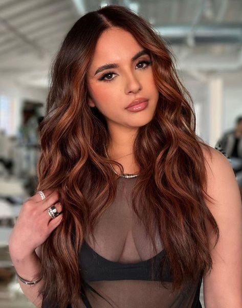 Copper Balayage Dark Roots, Red Hair Black Eyebrows, Copper Brown Balayage Brunettes, Brown To Copper Balayage, Brown Eyes Red Hair, Cooper Balayage Brunettes, Spring Red Hair Color, Reddish Brown Hair Color, Copper Brown Hair Color