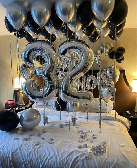 Husbands Birthday Decorations, 21st Birthday Celebration Ideas, Happy Birthday Decoration Ideas, Diy Birthday Decoration Ideas, Home Birthday Decor, Birthday Decor For Him, Husband Birthday Decorations, Birthday Room Surprise, Birthday Decoration Ideas At Home