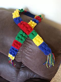 15 Totally Awesome Free Lego Crochet and Knit Patterns Lego Crochet, Crochet Lego, Lego Land, Free Lego, Crocheted Scarf, شال كروشيه, Confection Au Crochet, Lego Blocks, Bonnet Crochet