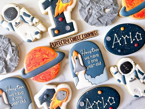 🚀2 space sets last week! A baby shower and 1st birthday! They were so fun to complete!! ☄️ Thank you for the space transfer sheet and inspiration @hanamade.cookies #customcookies #customdecoratedcookies #royalicingcookies #decoratedsugarcookies #smallbusiness #coloradosmallbusiness #northglenn #thornton #colorado #coloradocookier #custombirthdaycookies Space Themed Desserts, Space Cookies, Thornton Colorado, Almond Sugar Cookies, Two The Moon, Birthday 12, Astronaut Birthday, First Trip Around The Sun, 1st Birthday Themes