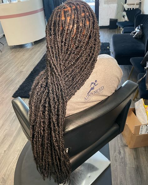 I think its safe to say indie locs are the girlies new fav 🤭 Book under: Distressed locs; 26” indie locs • Welcoming new clients ⁃ Located in Queens, NY📍 • • - • • • • #invisiblelocsnyc #nychairstylist #softlocsny #knotlessbraidsnyc #distressedlocsnyc #nitalocsny #butterflylocsny #fauxlocsny #locsbynayy #retwistnyc Indie Locs, Distress Locs, Distressed Faux Locs, Distressed Locs, Queens Ny, Knotless Braids, New Clients, Faux Locs, Locs