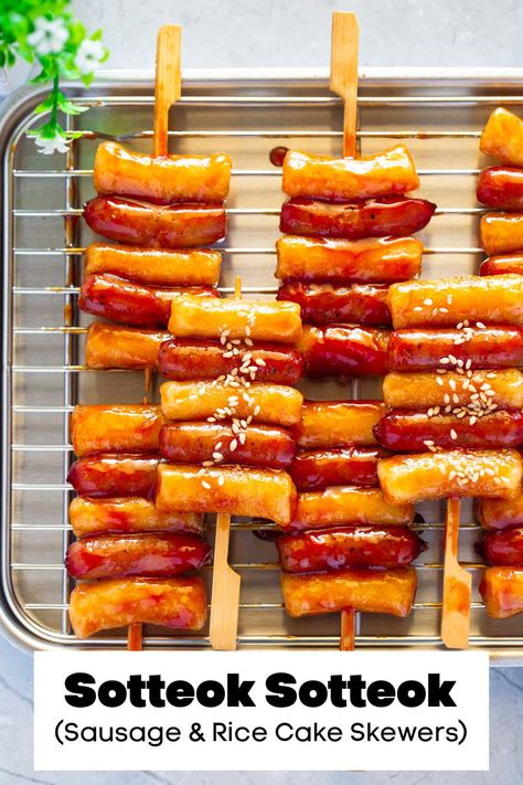 Korean Sides, Sausage Skewers, My Korean Kitchen, Tteokbokki Recipe, Makanan Rendah Kalori, Rice Cake Recipes, Vegetable Skewers, Korean Kitchen, Meat And Vegetables