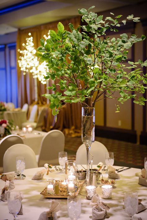 Light Bulb Centerpiece Wedding, October Wedding Centerpieces, Tree Centerpieces Wedding, Tree Centrepiece Wedding, Birch Wedding Decor, Tree Branch Centerpieces, Branch Centerpieces Wedding, Tree Branch Wedding, Tea Lights Wedding