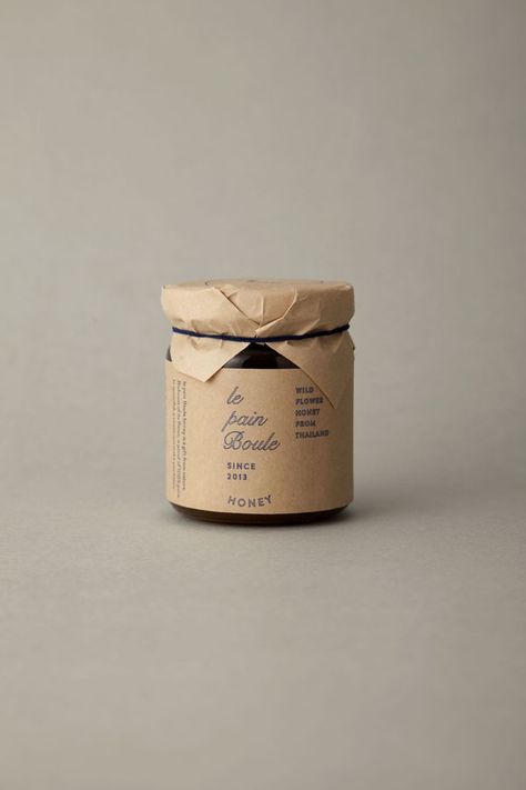 Honey Jar Design Creative, Honey Bottle Packaging, Honey Packaging Ideas, Jam Packaging, Honey Label, Portfolio Print, Honey Brand, Honey Packaging, Jar Packaging